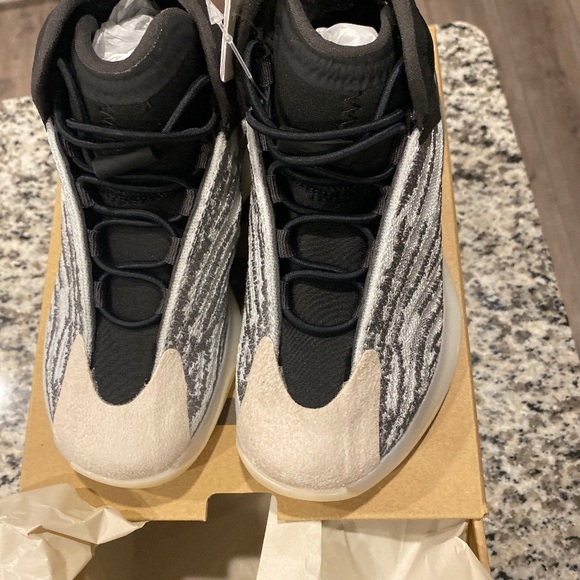 Yeezy Quantum Kids “Quantum” - Picture 4 of 4